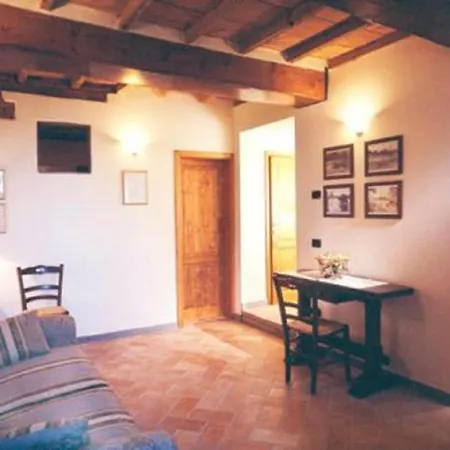Vicino All'antico Anfiteatro Romano