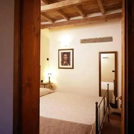 Vicino All'antico Anfiteatro Romano *